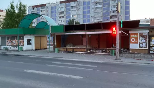 В Барнауле на улице Цветочной сносят исторические ларьки