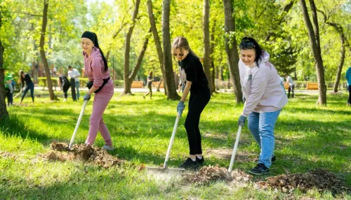 Сбербанк и партнеры собрали 30 тонн мусора во время субботников в городах Сибири