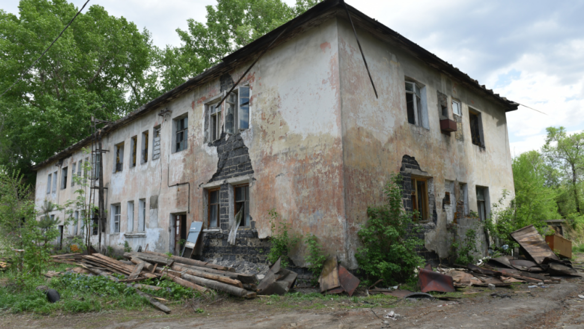 Аварийное здание в Барнауле