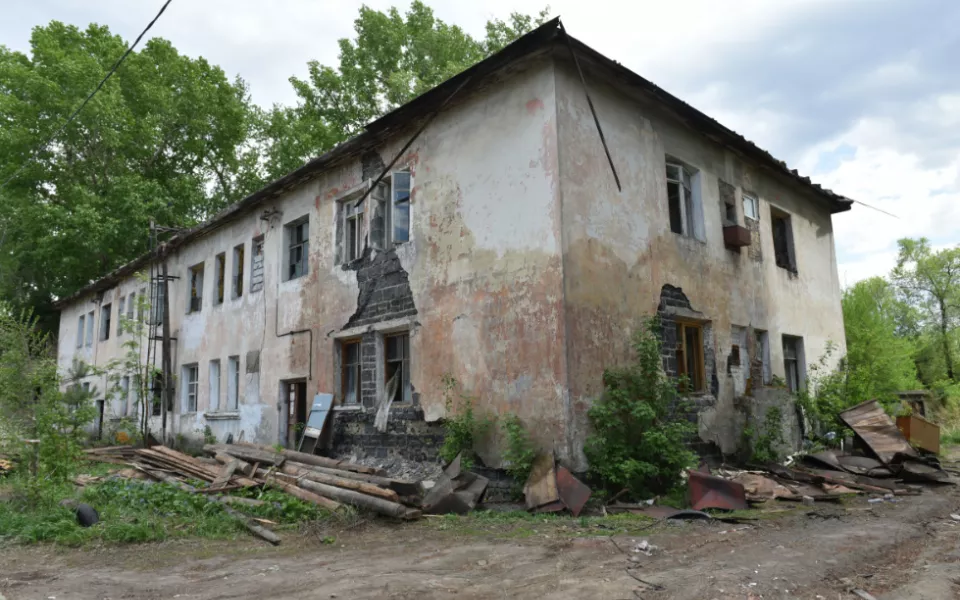 В Барнауле продолжают сносить аварийные жилые дома