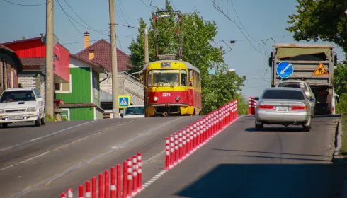 Кирпич на путях: как работают трамвайные выделенки и есть ли от них польза