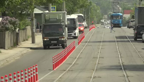 В Барнауле машины попали в ДТП на Челюскинцев из-за выделенных полос