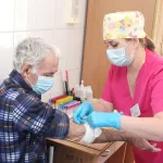 В Алтайский край с помощью доплат смогли привлечь более 150 медиков