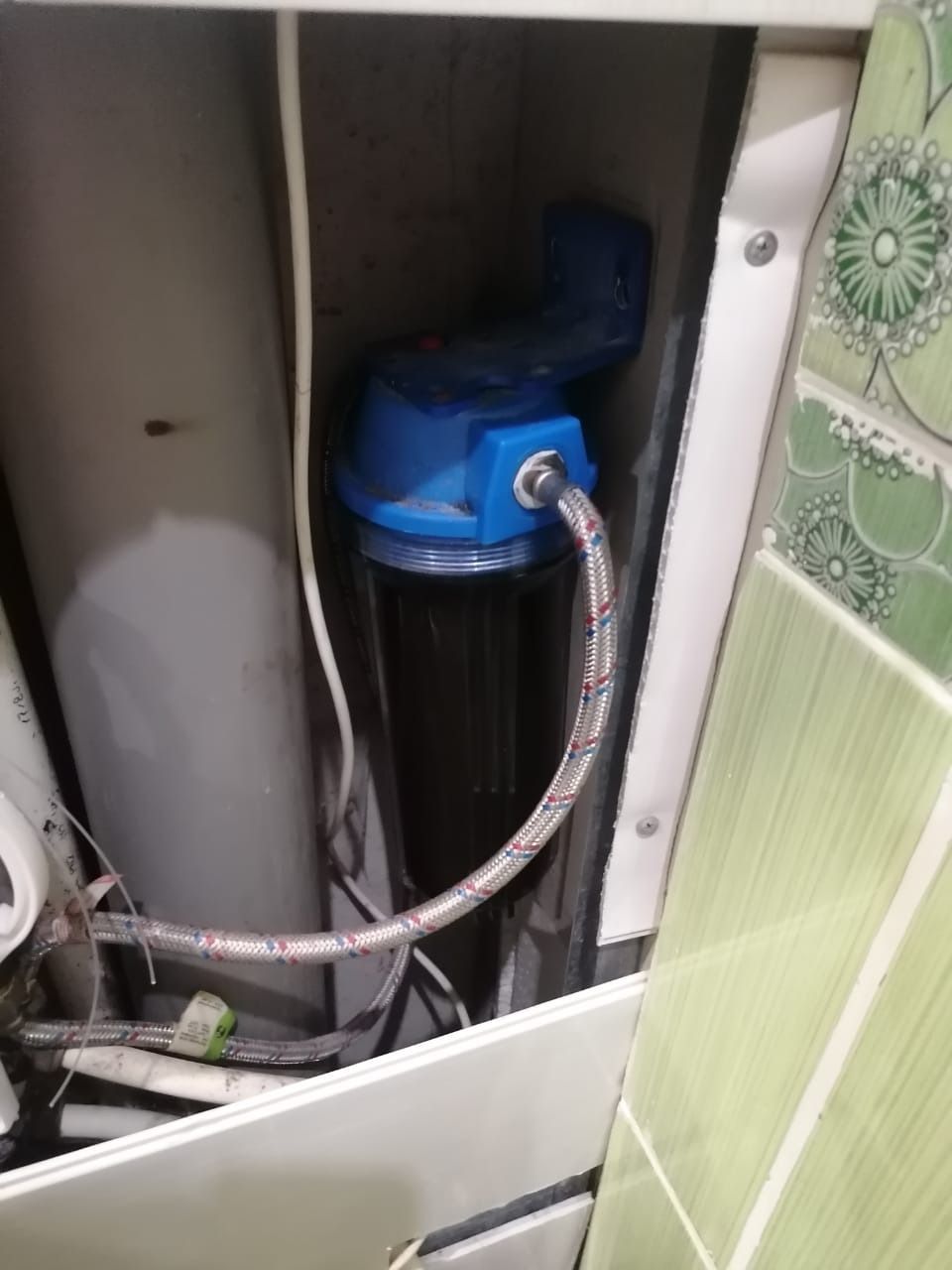 Жители Мамонтово пожаловались на черные фильтры от водопроводной питьевой воды