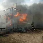 В пригороде Барнаула дотла сгорел двухэтажный частный дом