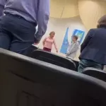 На колено: учительница уволилась из-за скандала с учеником