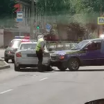 В Барнауле на Змеиногорском тракте женщина врезалась в машину ДПС