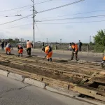 В Барнауле демонтируют трамвайные пути на мосту у ТЦ Пионер