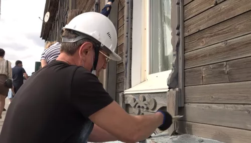 В Барнауле студенты и волонтеры отреставрируют вековое деревянное здание