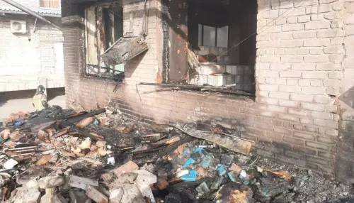 В Барнауле загорелся двухэтажный склад на улице Силикатной