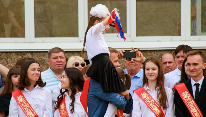 Прощай, школа! Поздравления выпускникам, учителям и родителям к последним звонкам