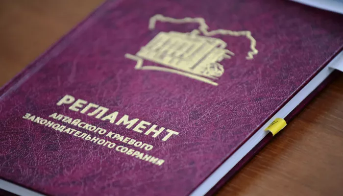 Краевым депутатам запретят брать родственников на должность помощников