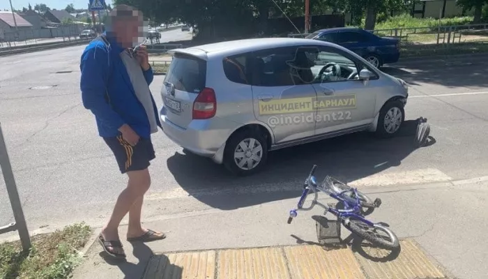 В Барнауле на пешеходном переходе сбили ребенка на велосипеде