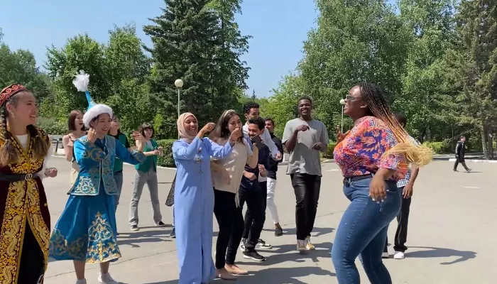 Студенты Алтайского политеха устроили танцевальный флешмоб