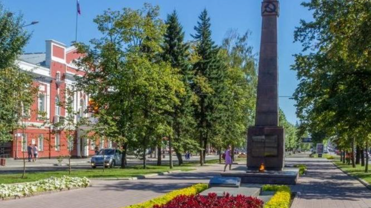 Вечный огонь на памятнике "Могилы партизан и подпольщиков, погибших в 1920-1921 гг."