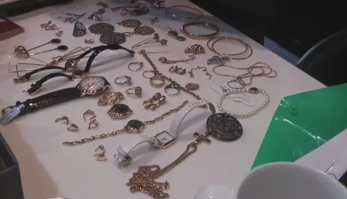 Алтайские предприниматели незаконно добывали золото и сдавали его в банк