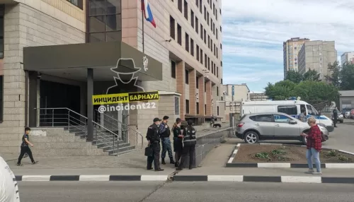 Силовики нагрянули в Центральный районный суд Барнаула