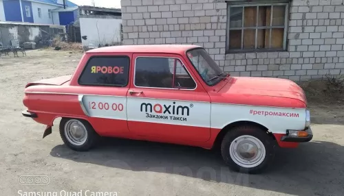 В Славгороде продают легендарный красный запорожец-такси