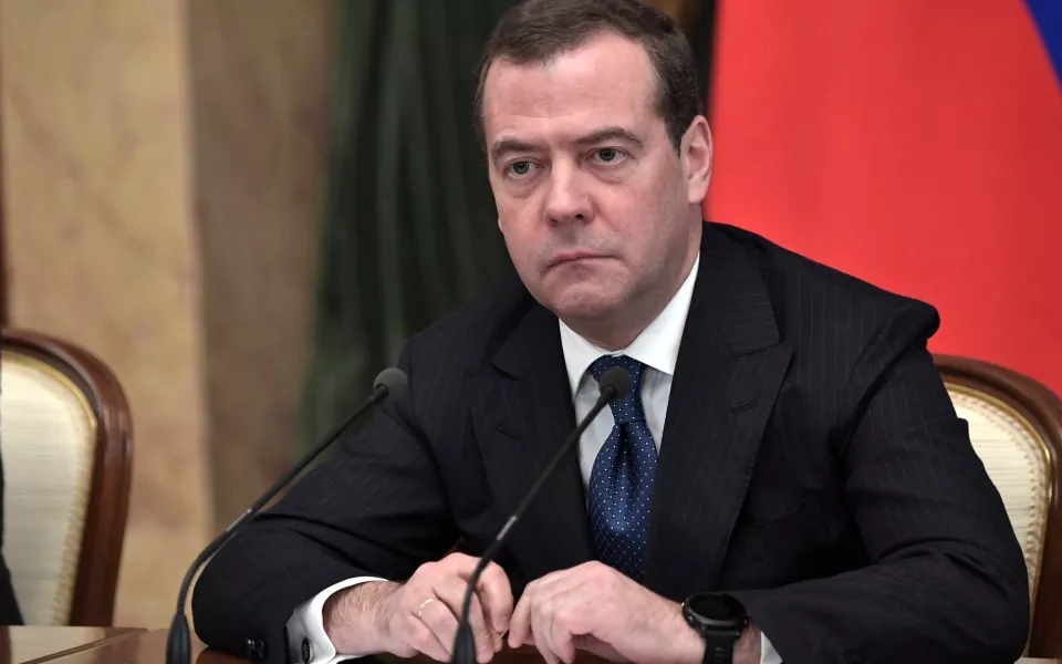 Медведев назвал британских деятелей законной военной целью для России