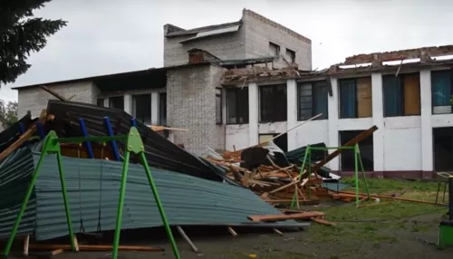 В одном из районов Алтайского края местные жители столкнулись с торнадо