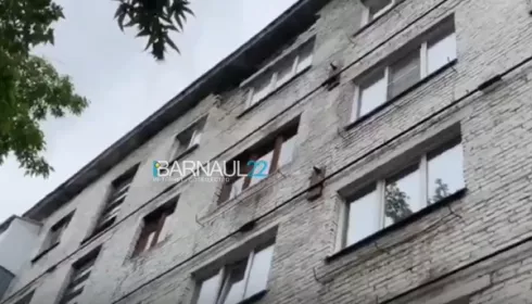 В Барнауле рушится дом, пострадавший от взрыва газа больше 20 лет назад