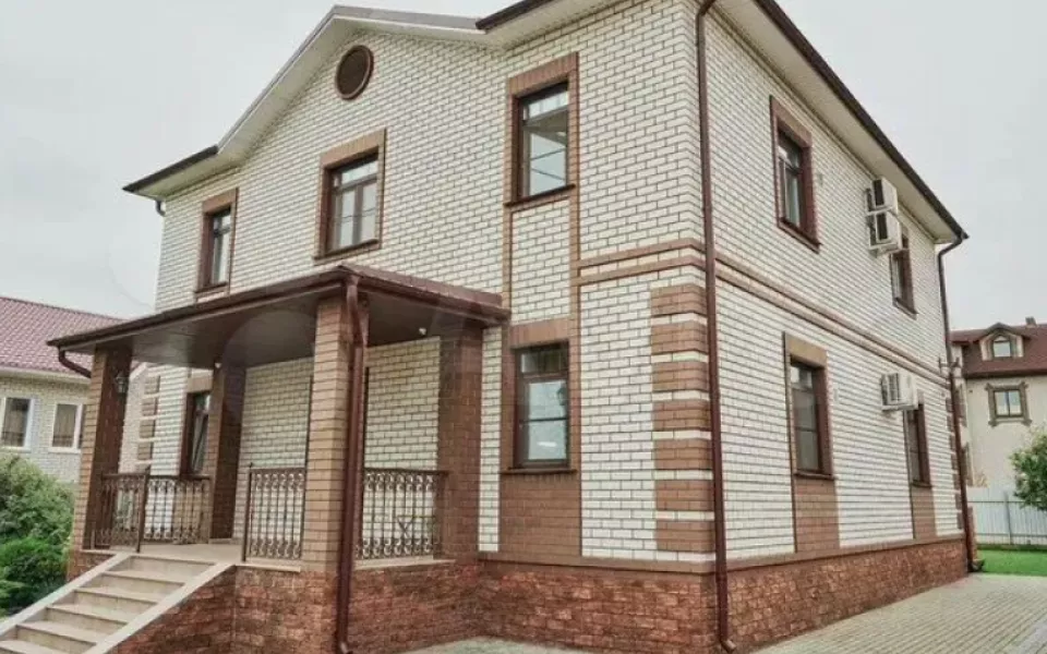 В Барнауле продают коттедж с банным комплексом за 47,5 млн рублей