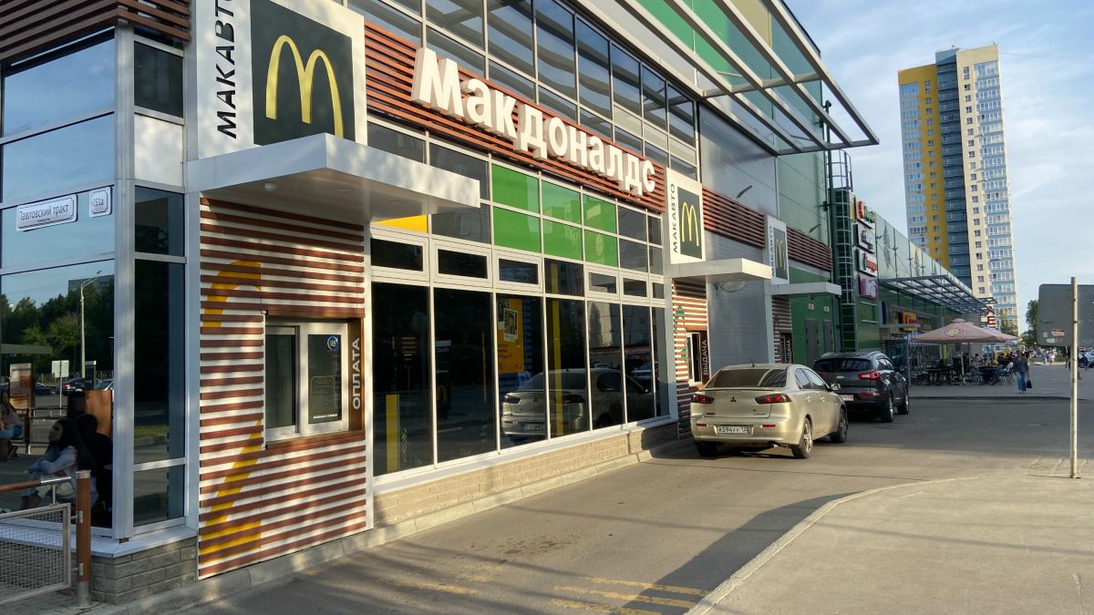 Ресторан McDonald's в Барнауле 
