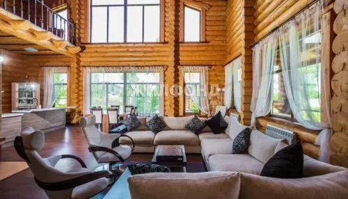 На Ае за 60 млн продают усадьбу в экостиле и с бассейном с видом на Катунь