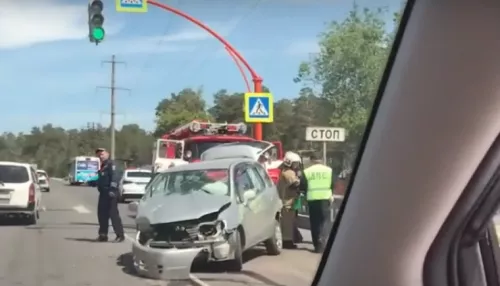Аварию на Змеиногорском тракте устроила женщина с двумя детьми в машине
