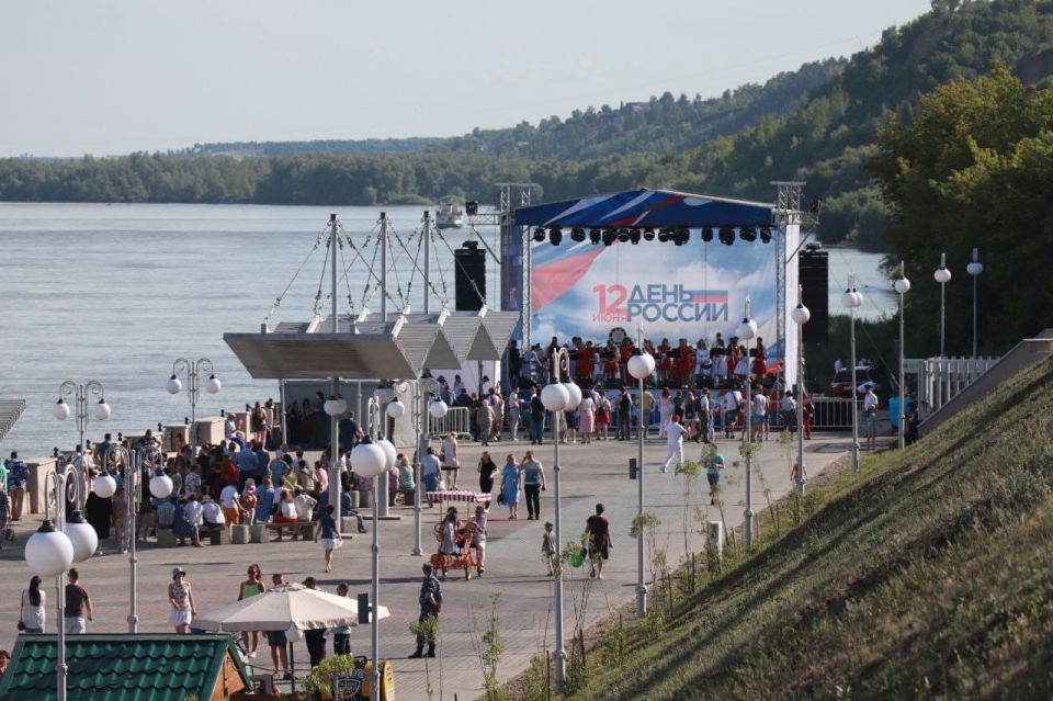 Празднование Дня России на набережной Оби в Барнауле