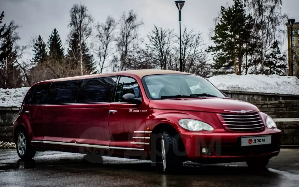 В Барнауле красный Chrysler версии лимузин продают за 800 тысяч рублей