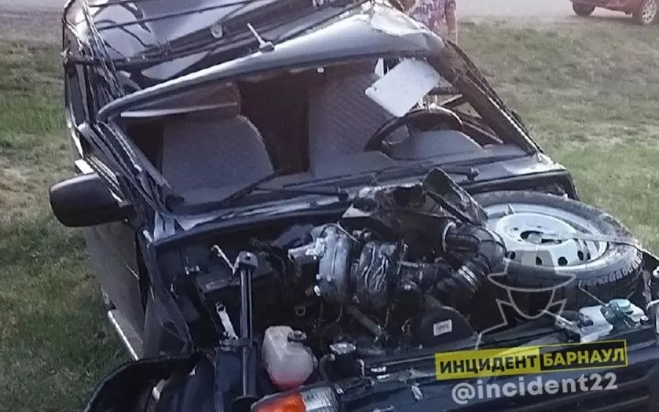 Пьяный водитель всмятку разбил авто в алтайском селе