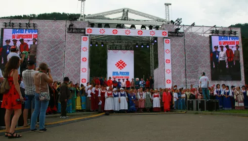 Мы – россияне: как завершился фестиваль День России на Бирюзовой Катуни