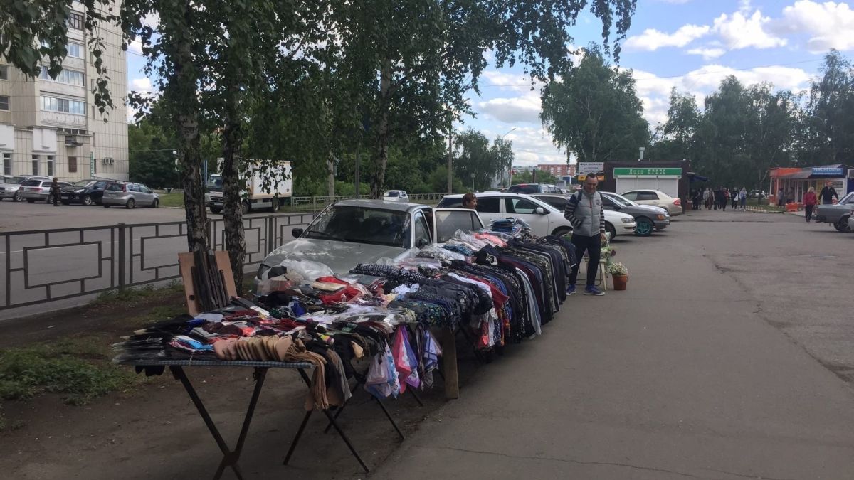 Уличная торговля в Барнауле 