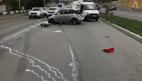 В Новосибирске женщина-водитель врезалась в отбойник и погибла