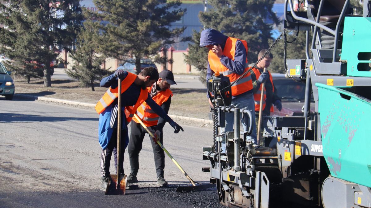 Ремонт дорог. Укладка асфальта