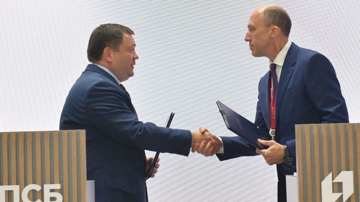 Председатель ПСБ Петр Фрадков и глава Республики Алтай Олег Хорохордин подписали двустороннее соглашение о сотрудничестве