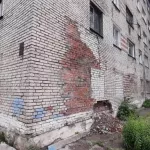 Жители общежития в Новоалтайске опасаются за свою жизнь в разрушающемся здании