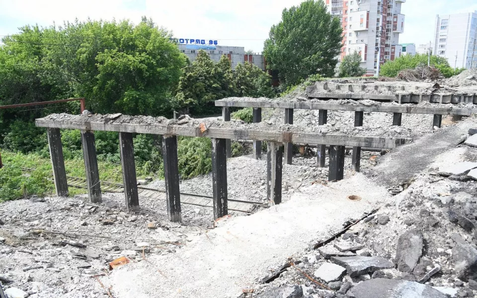 В Барнауле продолжают демонтаж моста на проспекте Ленина и строительство кольца