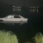 На гребном канале в Барнауле пьяный водитель переехал девушку и слетел в реку