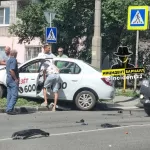 В Барнауле такси и легковушка столкнулись на проспекте Комсомольском