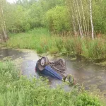 Под Новосибирском легковушка улетела в пруд – два человека погибли