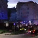 Продуктовый павильон с пекарней горел ночью в Барнауле