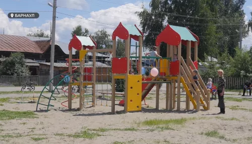 В Кузбассе девятилетняя девочка умерла из-за упавшей на нее игровой лестницы