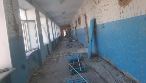 Власти Барнаула рассказали, что будет с дырами в стенах шокирующей школы