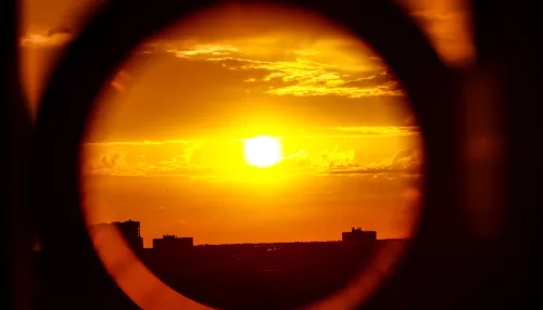 Золотой закат. Вечернее солнце окрасило Барнаул в необычные тона