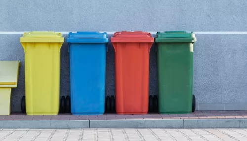 Барнаульцы жалуются на переполненные баки для сортировки мусора