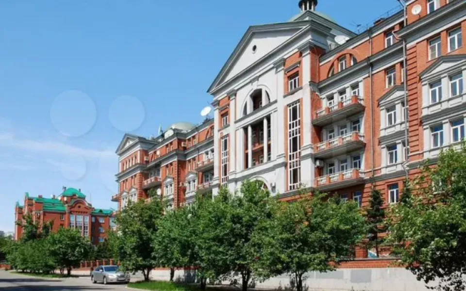 В Барнауле квартиру с аквариумом и джакузи продают за 60 млн рублей