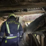 Два человека погибли при обрушении потолка в частном доме Барнаула