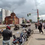 Со слезами на глазах: как в Барнауле байкеры провожали демонтированный мотоцикл